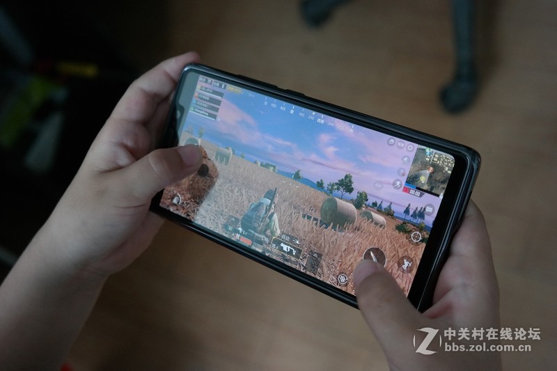 可承担小米1999元经典售价的重任！小米8 SE小屏旗舰评测