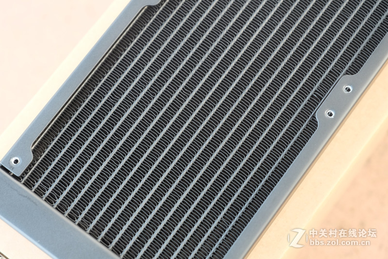 第一次用上高端水冷,大脑在颤抖.