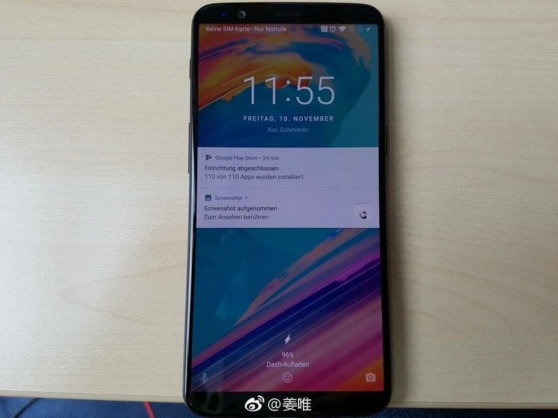 德国网站 ZDNet 放出了一加手机 5T 的开箱照。 