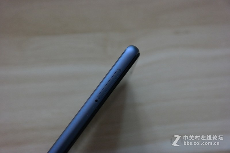 可承担小米1999元经典售价的重任！小米8 SE小屏旗舰评测