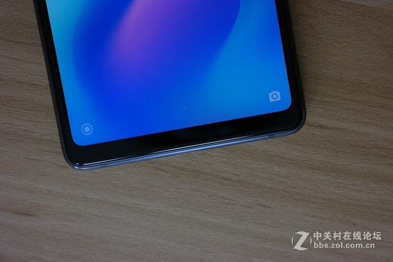 可承担小米1999元经典售价的重任！小米8 SE小屏旗舰评测