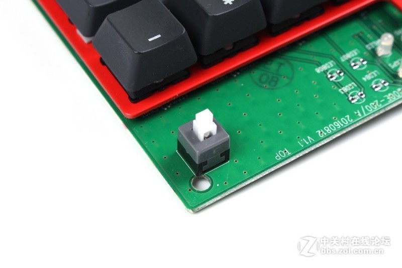 创世战车版——Tt eSPORTS拓荒者PRO机械键盘评测