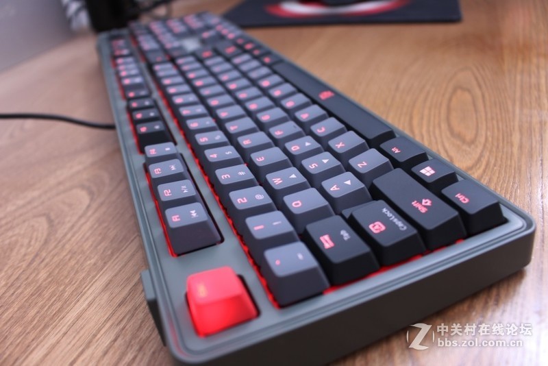 创世战车版——Tt eSPORTS拓荒者PRO机械键盘评测