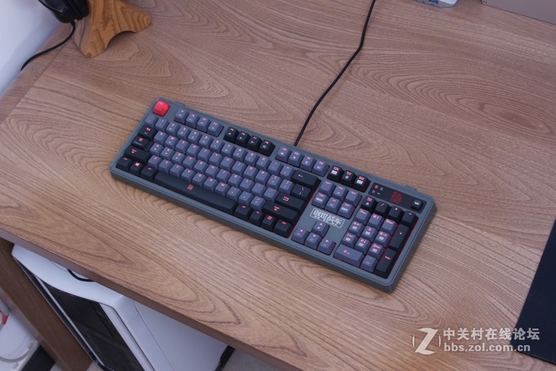 创世战车版——Tt eSPORTS拓荒者PRO机械键盘评测