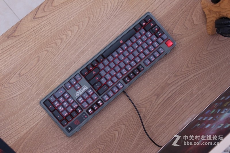 创世战车版——Tt eSPORTS拓荒者PRO机械键盘评测