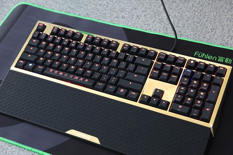 PBT透光键帽、原厂静音轴，富勒G900s RGB机械键盘开箱分享