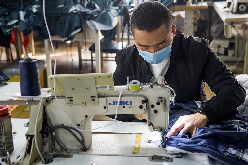 走进榆树龙峰服装企业