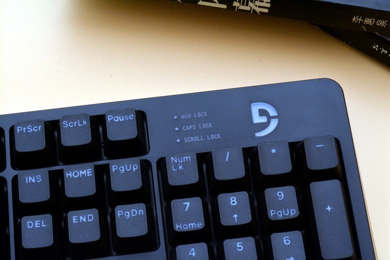 PBT透光键帽、原厂静音轴，富勒G900s RGB机械键盘开箱分享