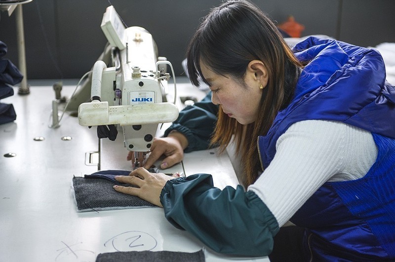 走进榆树龙峰服装企业