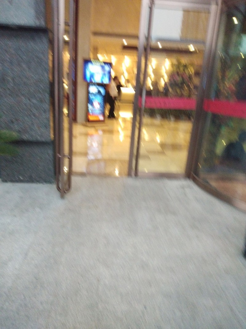 现在的人真的没有公的心也没有爱心，人死了经常还帮着，酒店帮忙打人。
