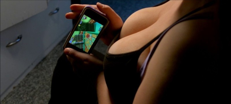 我身边的妹子都是这姿势玩手机