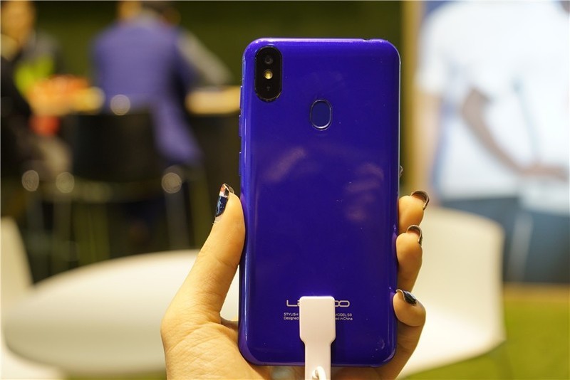 不要笑，史上最像“iPhone X”的安卓手机来了，尺寸大小也一样！