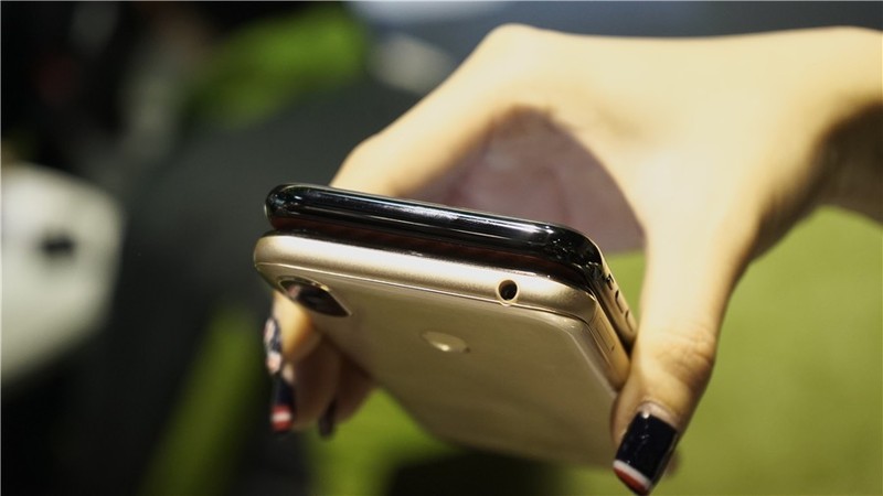 不要笑，史上最像“iPhone X”的安卓手机来了，尺寸大小也一样！