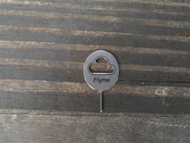 #轻巧长续航#继续颜值后肌肉也有了—魅蓝5开箱分享