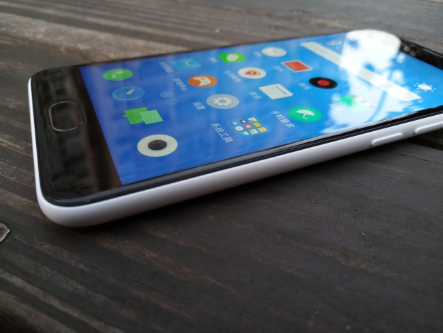 #轻巧长续航#继续颜值后肌肉也有了—魅蓝5开箱分享