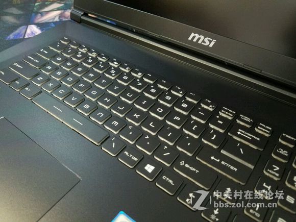 微星GP72VR 7RF-297CN开箱 直播升级固态硬盘 大固态