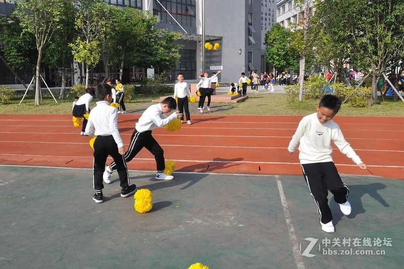 女儿学校运动会，练一练用1.8定焦拍拍拍