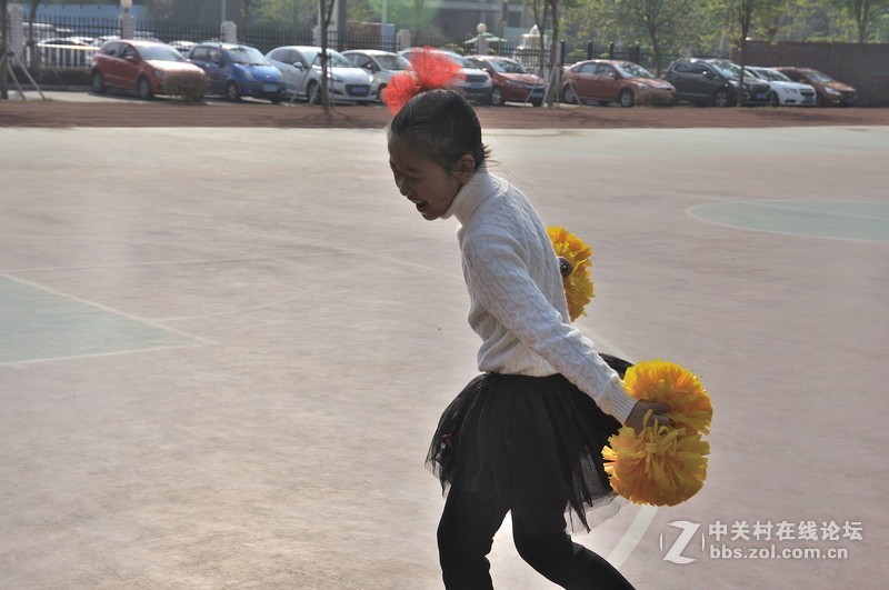 女儿学校运动会，练一练用1.8定焦拍拍拍