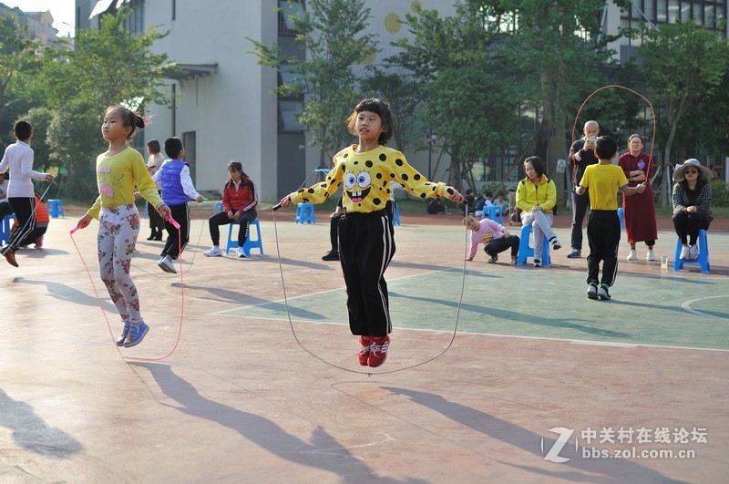 女儿学校运动会，练一练用1.8定焦拍拍拍