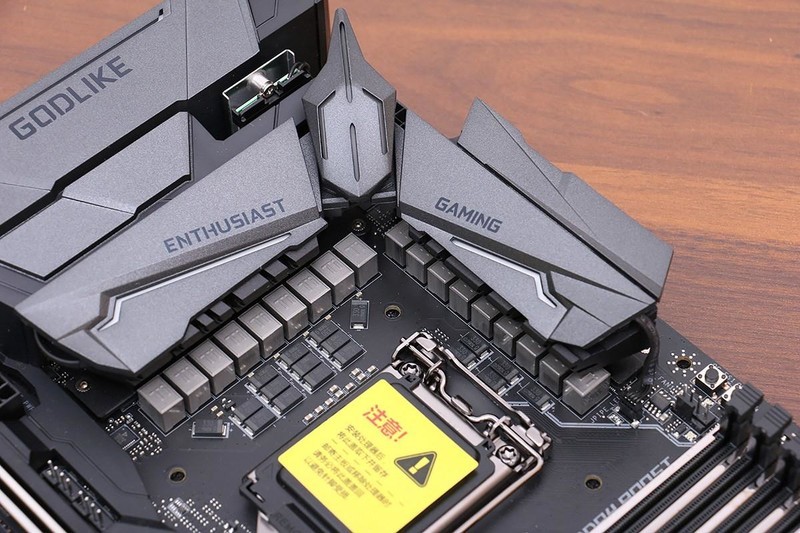 怒超 5.3G，i7-8700K + 微星 Z370 GODLIKE GAMING 装机超频小测