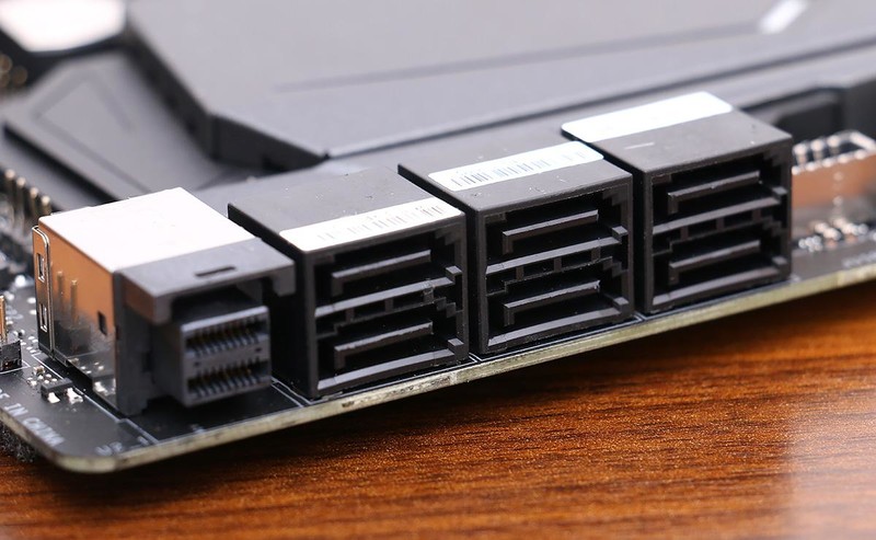 怒超 5.3G，i7-8700K + 微星 Z370 GODLIKE GAMING 装机超频小测