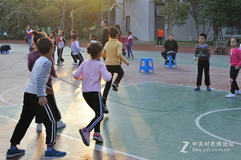 女儿学校运动会，练一练用1.8定焦拍拍拍