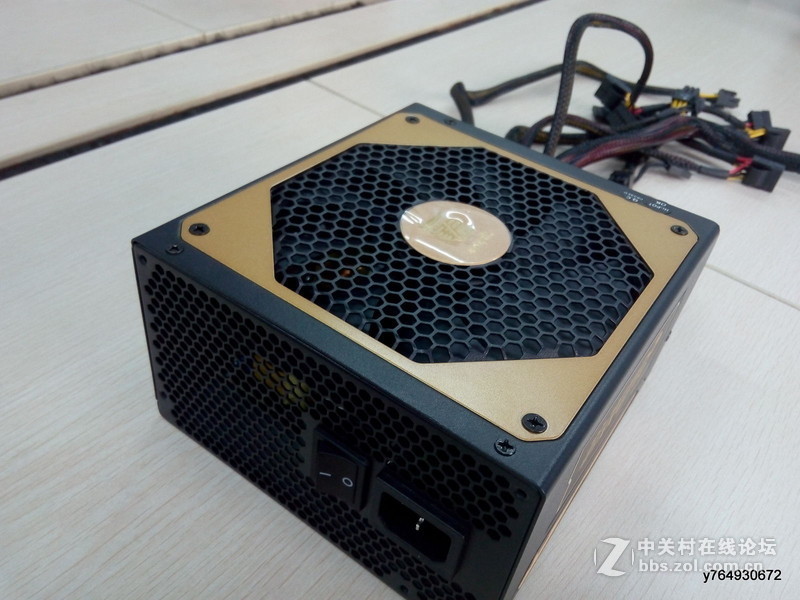 游戏悍将霸道6 R550镀金非模组试用+果然霸气十足！（开箱）