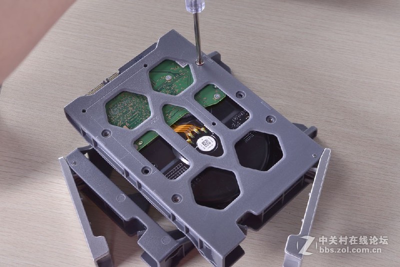 数字生活扁平化，铁威马F2-221 nas上手评测！