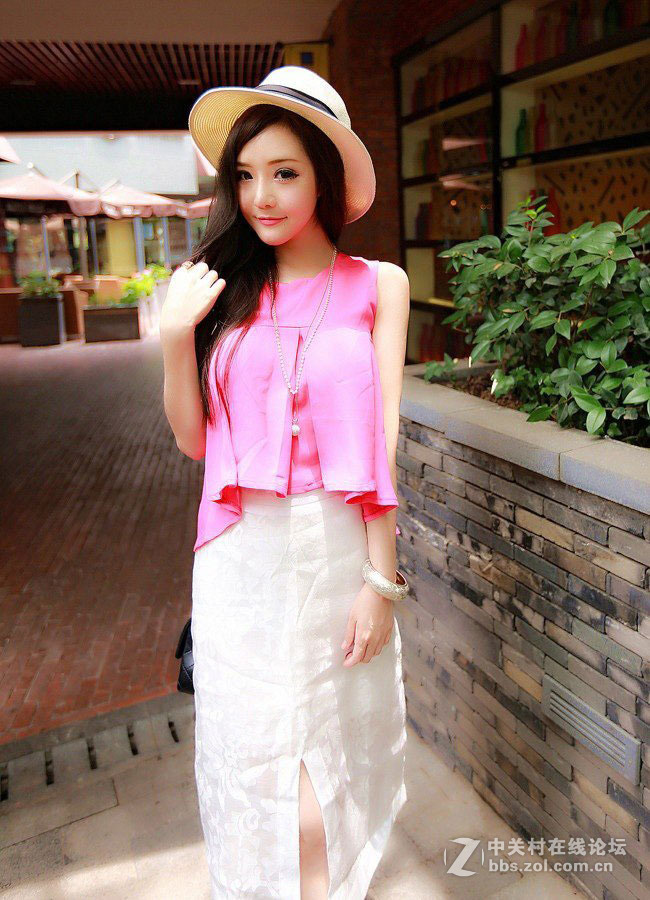 [转]靓丽美女户外时尚气质写真