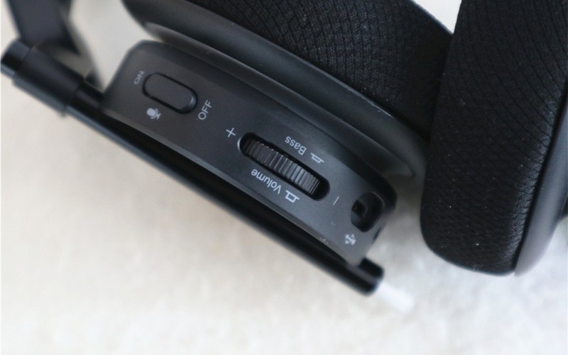 万魔 Spearhead VR电竞耳机上手：杰伦吃鸡也靠它！