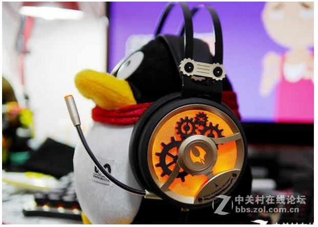 原来魔磁双核耳机是双飞燕的啊