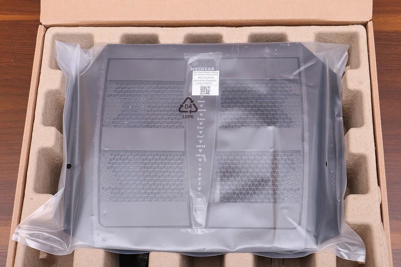 搞定200平米新房，网件 R8000P 三频千兆无线路由器开箱简测