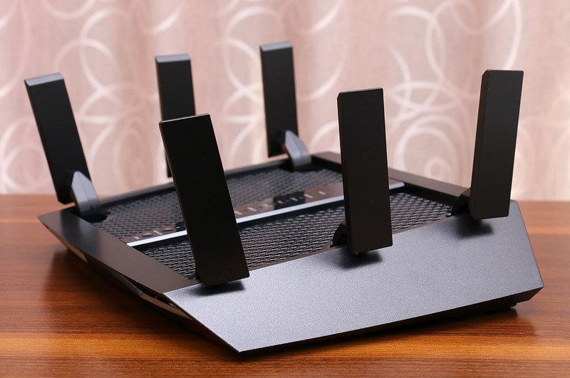 搞定200平米新房，网件 R8000P 三频千兆无线路由器开箱简测