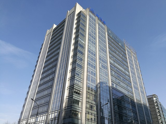 万元超苹果 华为Mate 9保时捷设计评测