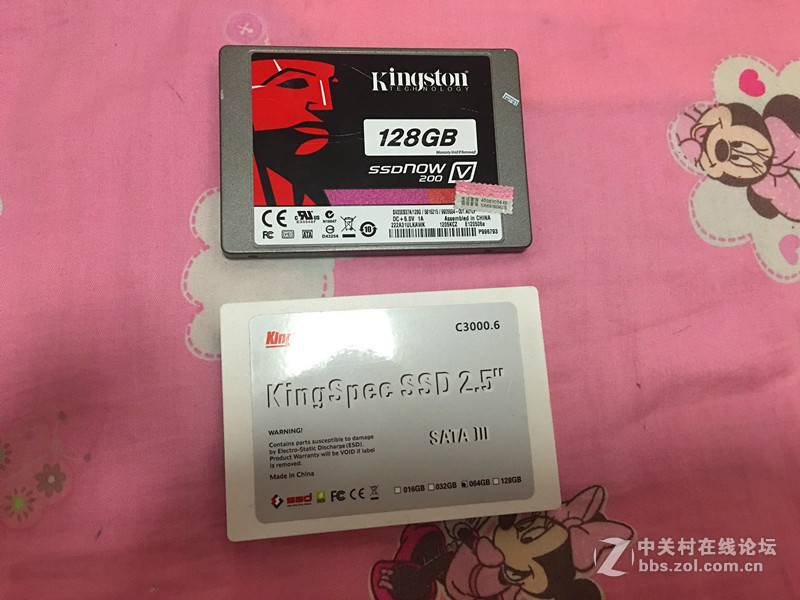 出两片固态硬盘   金士顿128g  130   金胜维64g  80