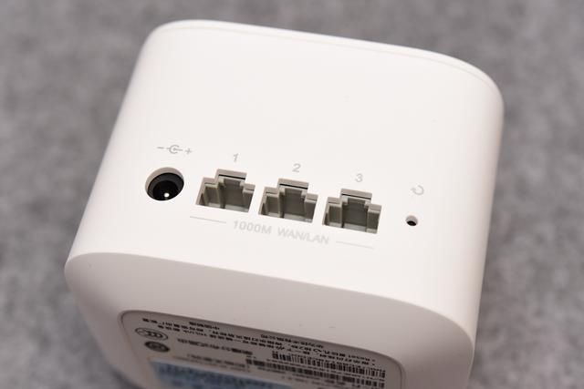 #路由器# 针尖对麦芒？荣耀&网件分布式路由大PK！