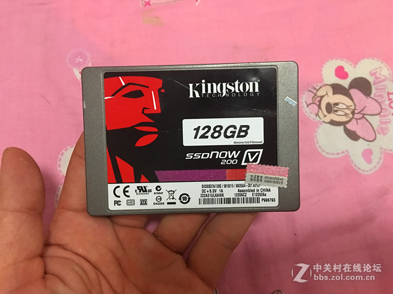 出两片固态硬盘   金士顿128g  130   金胜维64g  80