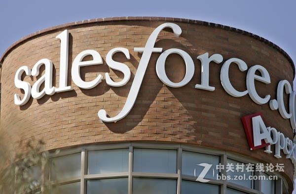 在SaaS Q2市场中，微软占据17％的市场份额，位列第一