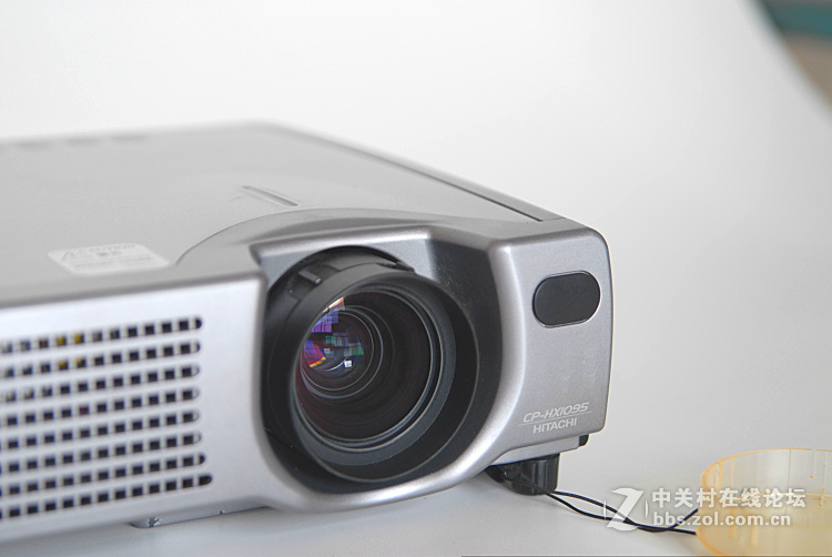 日立二手投影仪特价599处理家用办公教育培训教学3LCD