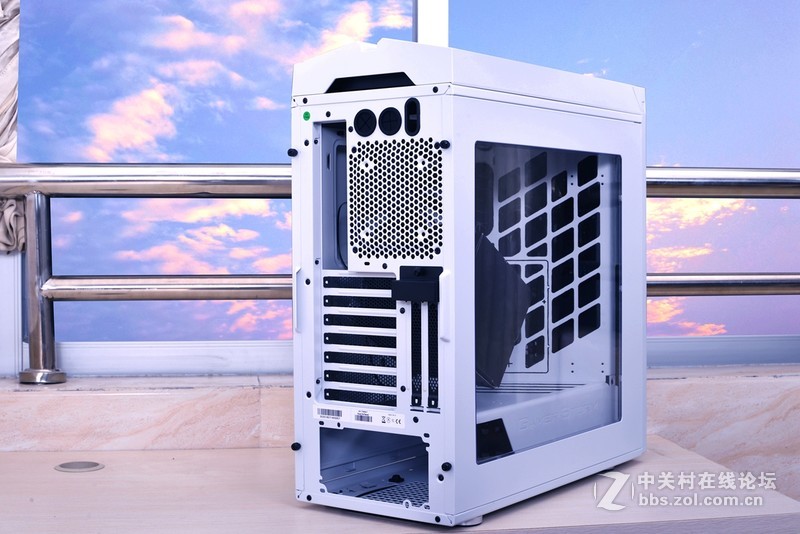 最强阵容决战守望先锋 4k分辨率，X99平台玩全塔