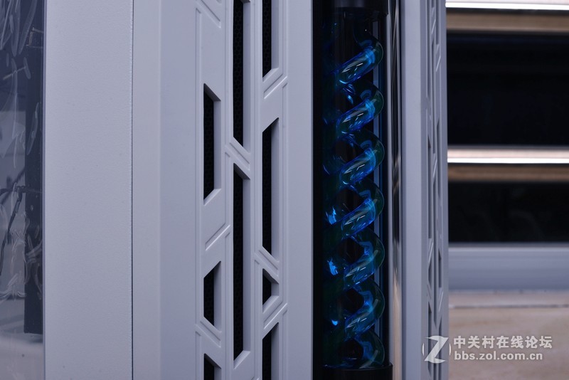 最强阵容决战守望先锋 4k分辨率，X99平台玩全塔