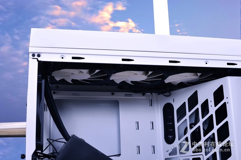 最强阵容决战守望先锋 4k分辨率，X99平台玩全塔