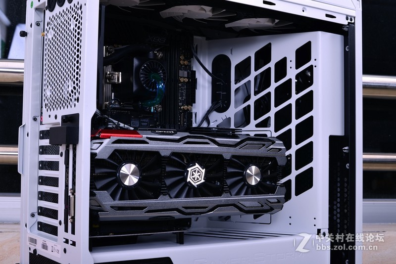 最强阵容决战守望先锋 4k分辨率，X99平台玩全塔