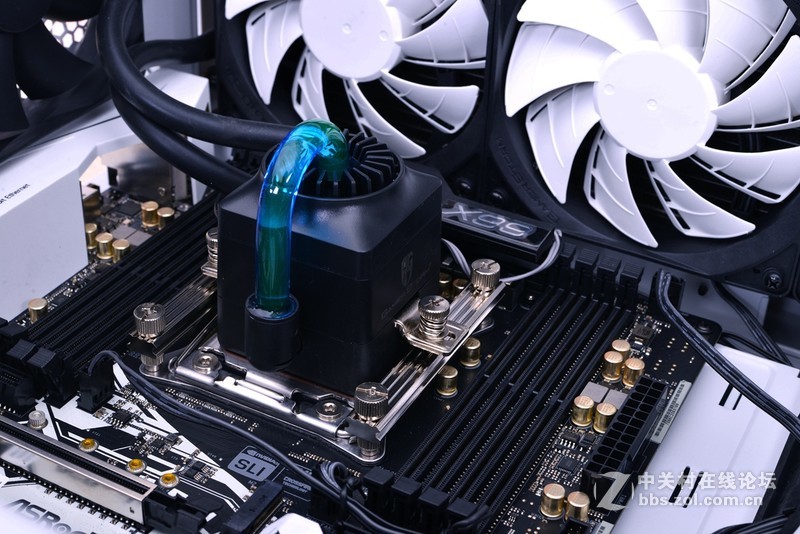 最强阵容决战守望先锋 4k分辨率，X99平台玩全塔