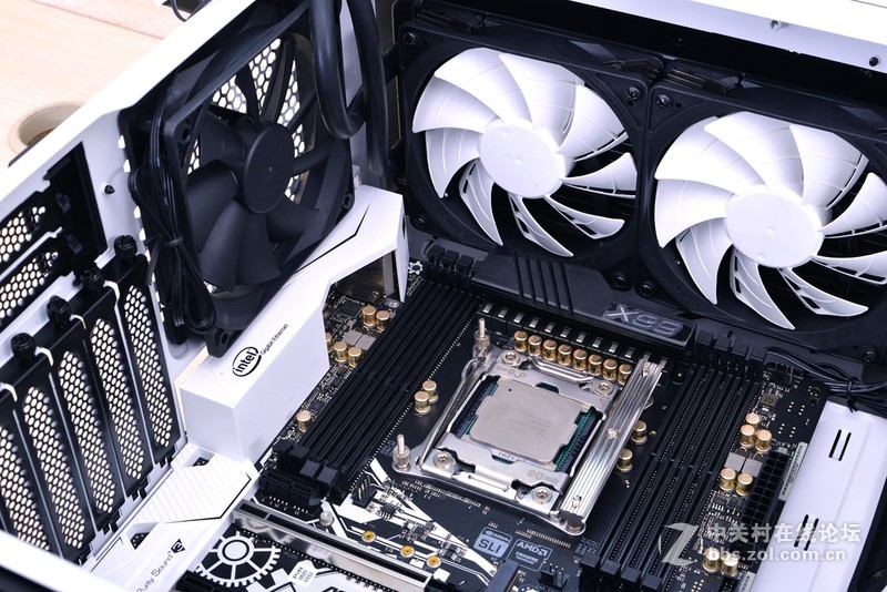 最强阵容决战守望先锋 4k分辨率，X99平台玩全塔