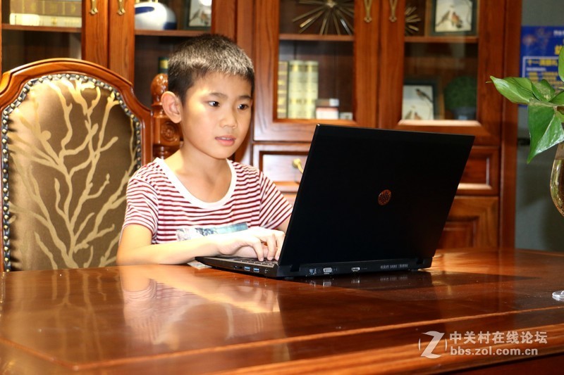 ＃迅捷高效，至轻随行＃不吹不黑的清华同方笔记本深入评测