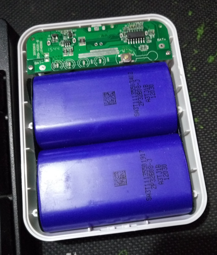 拆一个爱国者半岛铁盒U10000移动电源, 少见的波士顿电芯