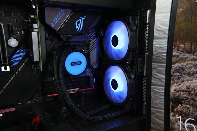 360度可旋转水冷头  全面屏ARGB灯效 超频三凌镜GI-CX240ARGB水冷测评体验