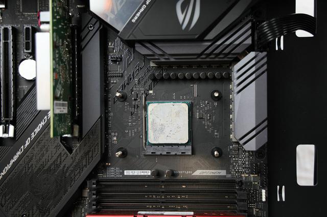 360度可旋转水冷头  全面屏ARGB灯效 超频三凌镜GI-CX240ARGB水冷测评体验