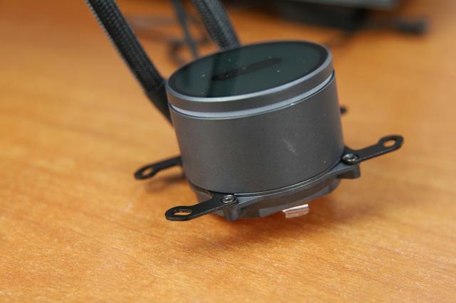 360度可旋转水冷头  全面屏ARGB灯效 超频三凌镜GI-CX240ARGB水冷测评体验